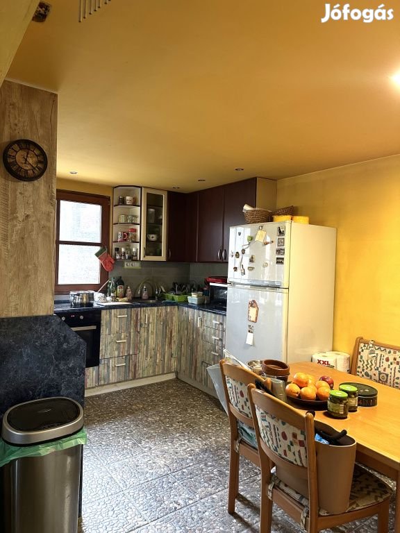 II. kerület, Hidegkúti út, 76 m2-es, családi ház, 2 szobás, jó