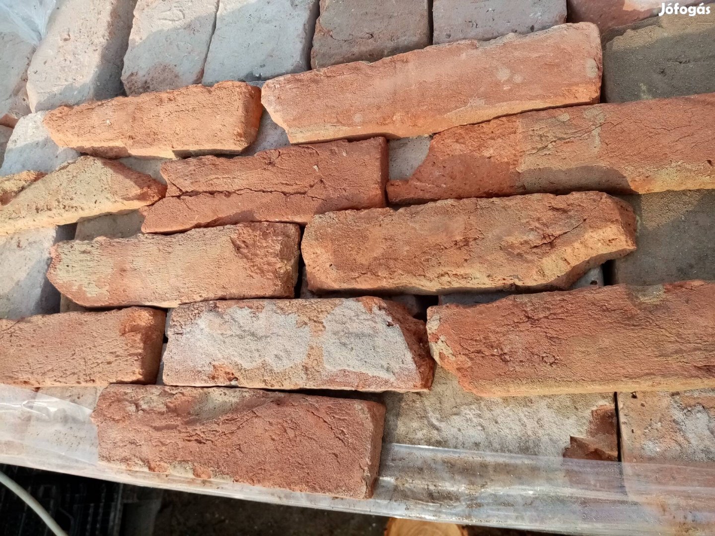 II.o. Szeletelt tégla! Sérült rusztikus, külső szelet!