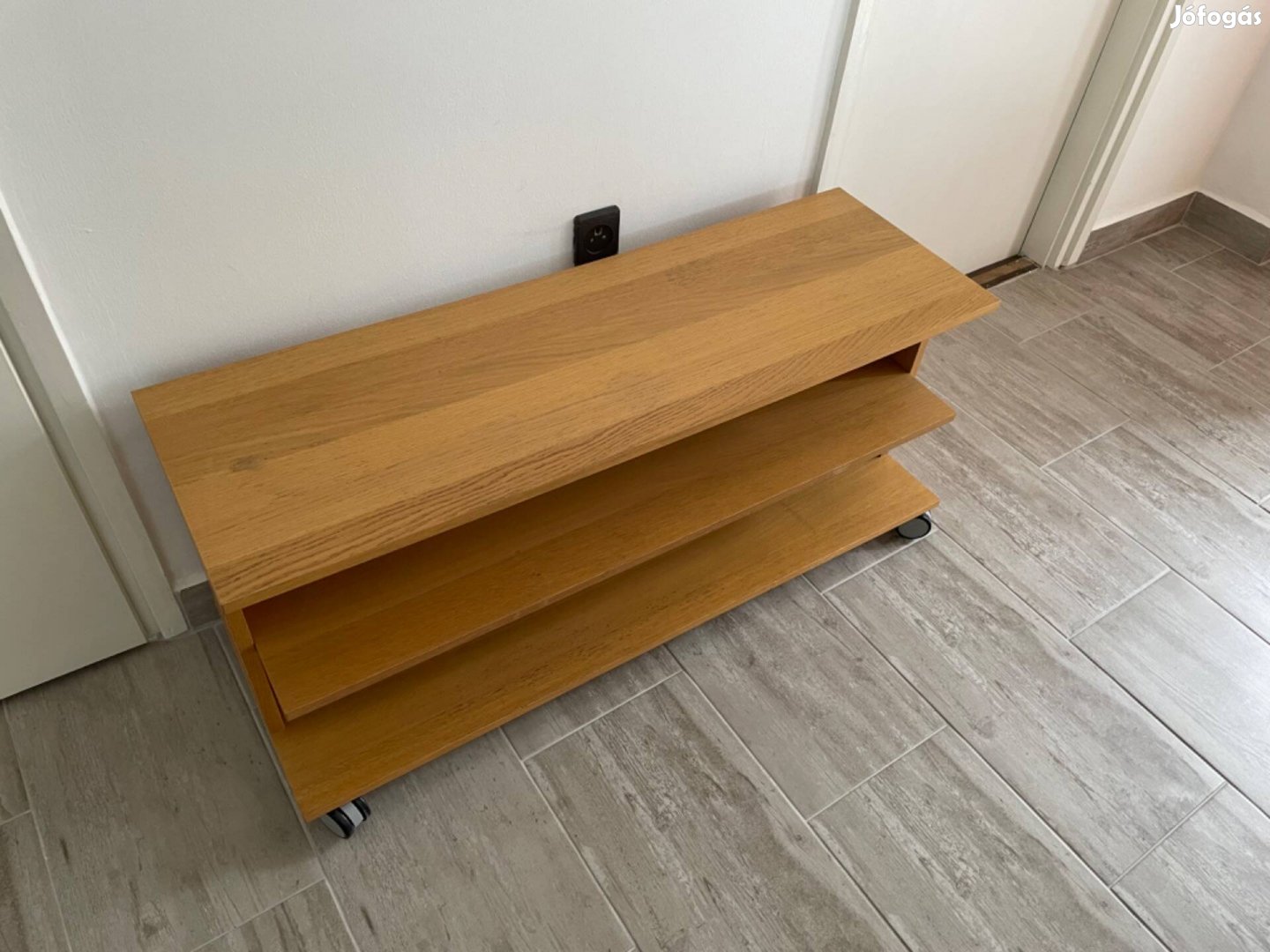IKEA Benno TV állvány görgőkkel