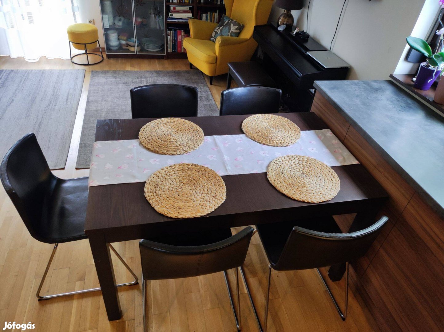 IKEA Bjursta kihúzható étkezőasztal 4 db Volfgang székkel