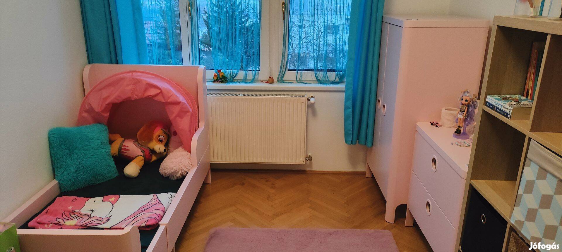 IKEA Busunge rózsaszín hosszabbítható ágy + szekrény + komód