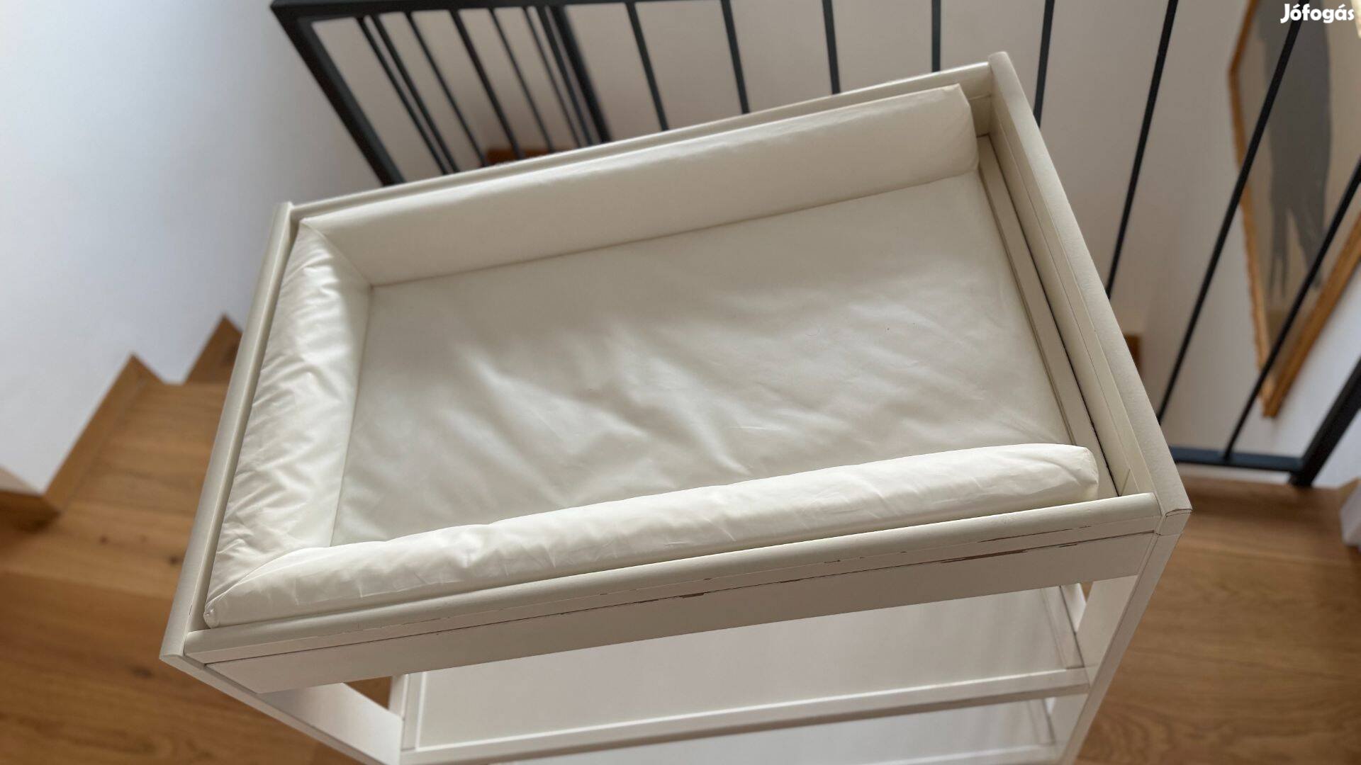 IKEA Gulliver pelenkázóasztal és Vadra pelenkázóalátét
