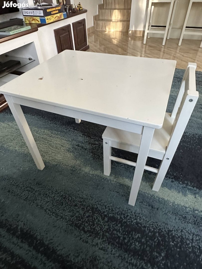 IKEA Gyerekasztal székkel