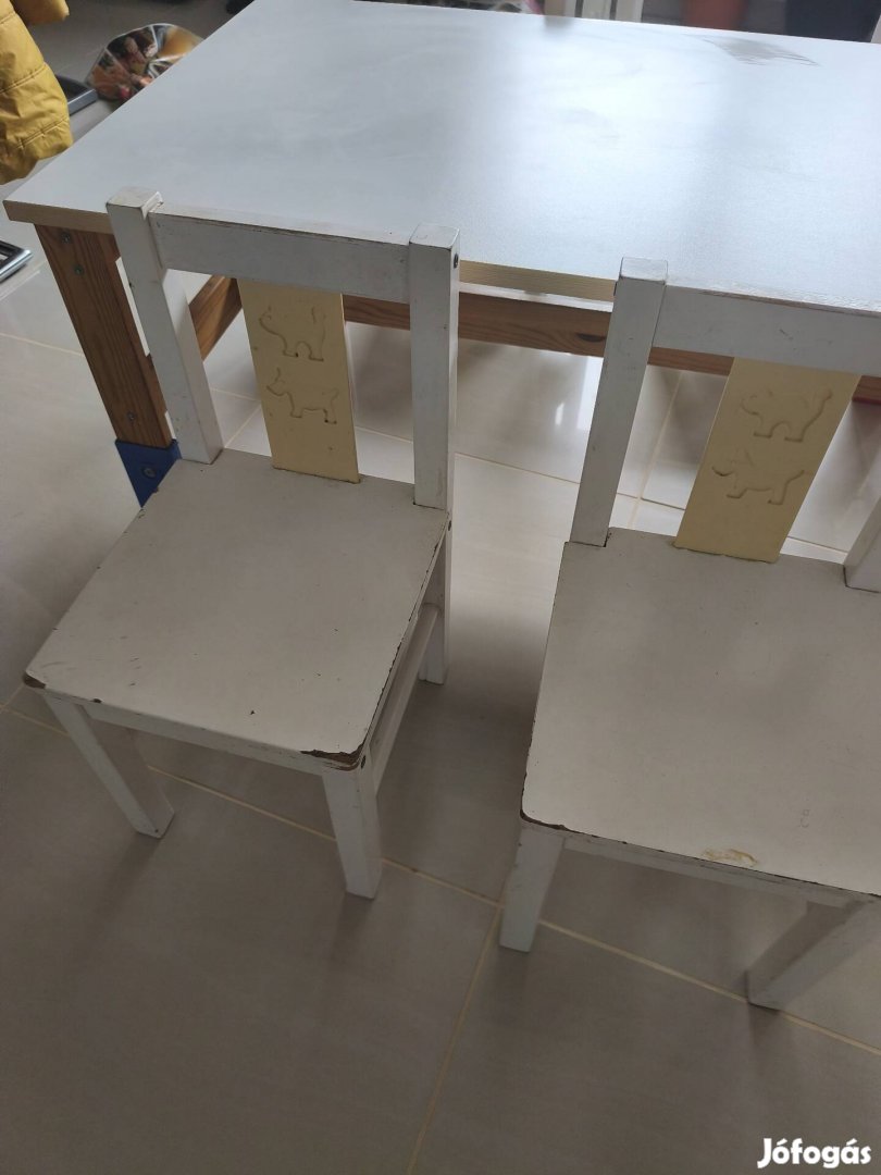 IKEA Kritter asztal 4 székkel