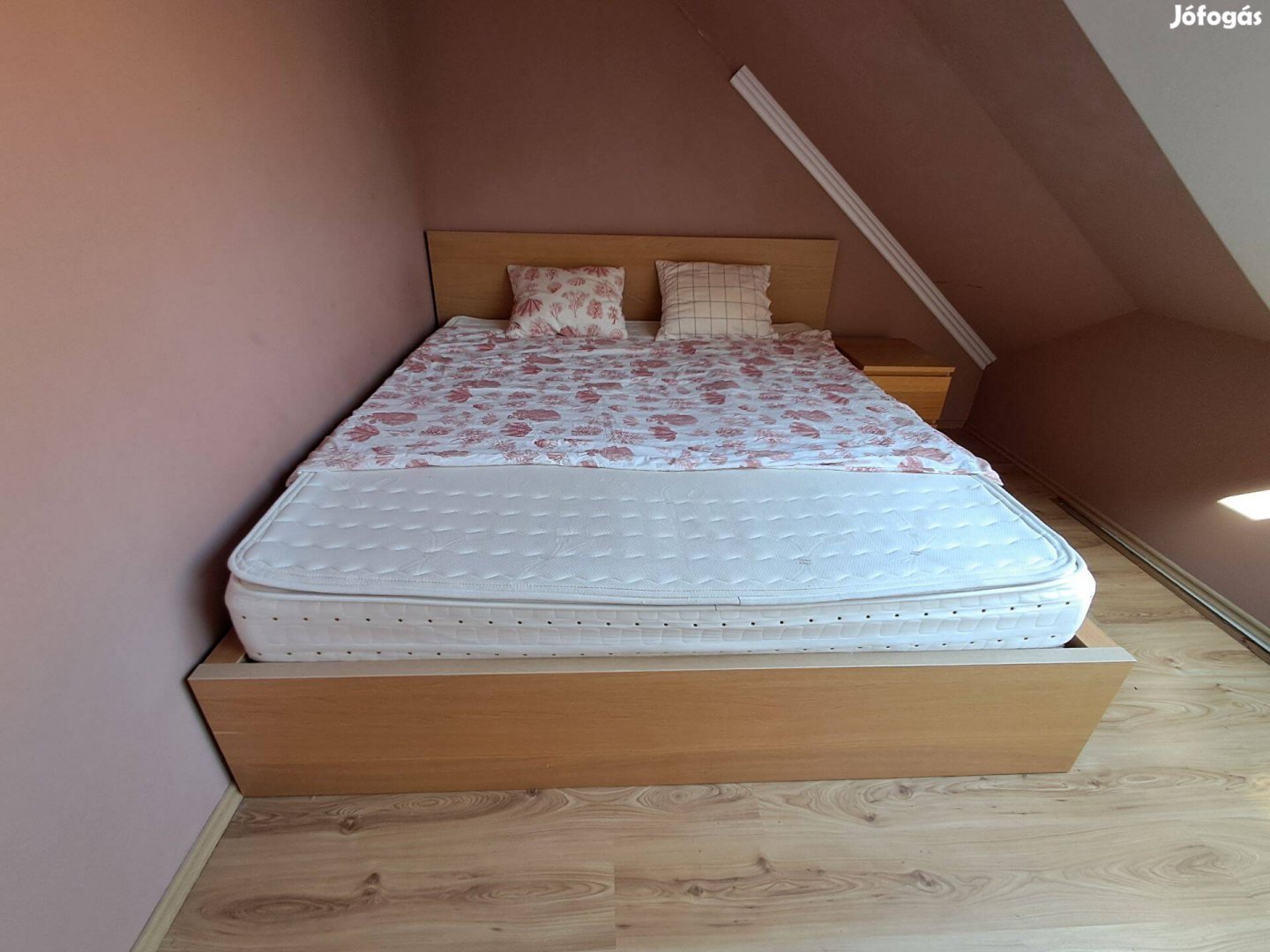 IKEA Malm ágy + éjjeli szekrény