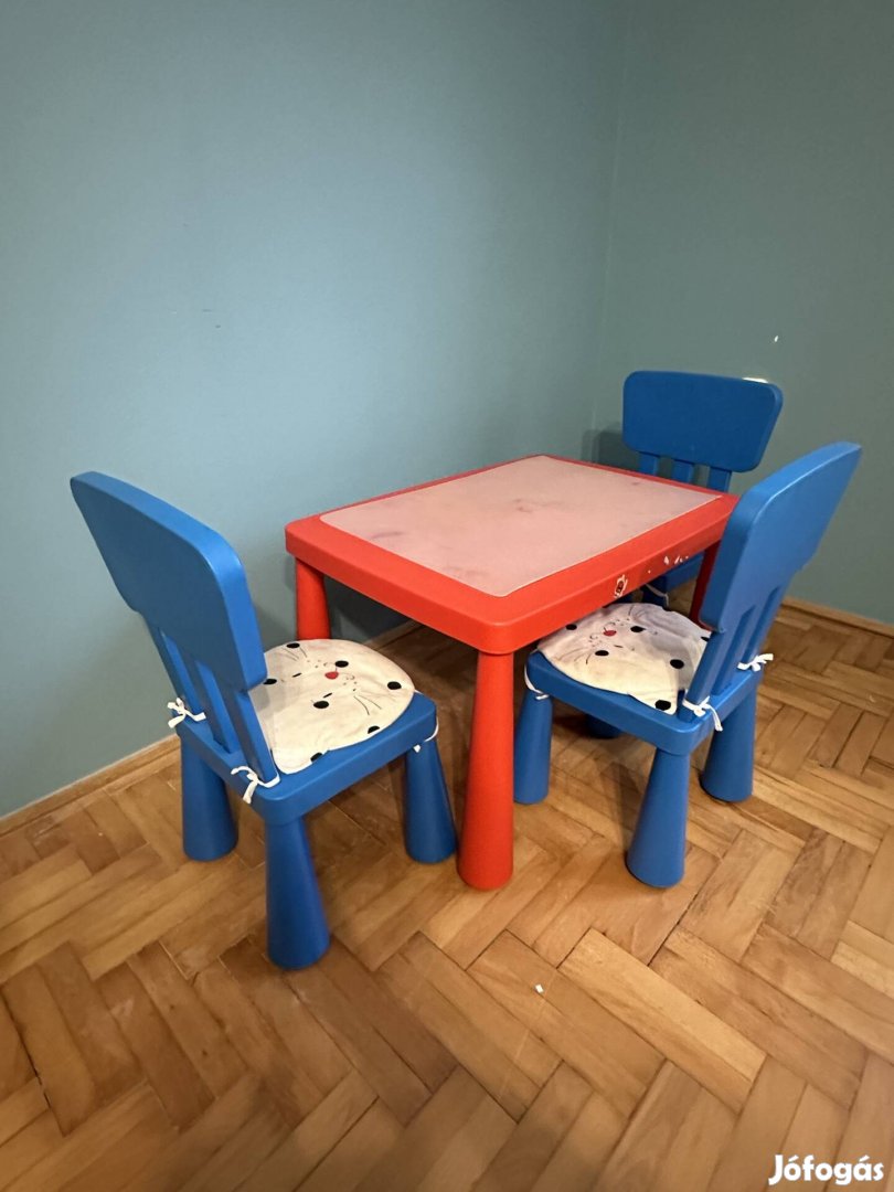 IKEA Mammut gyerek asztal plusz székek