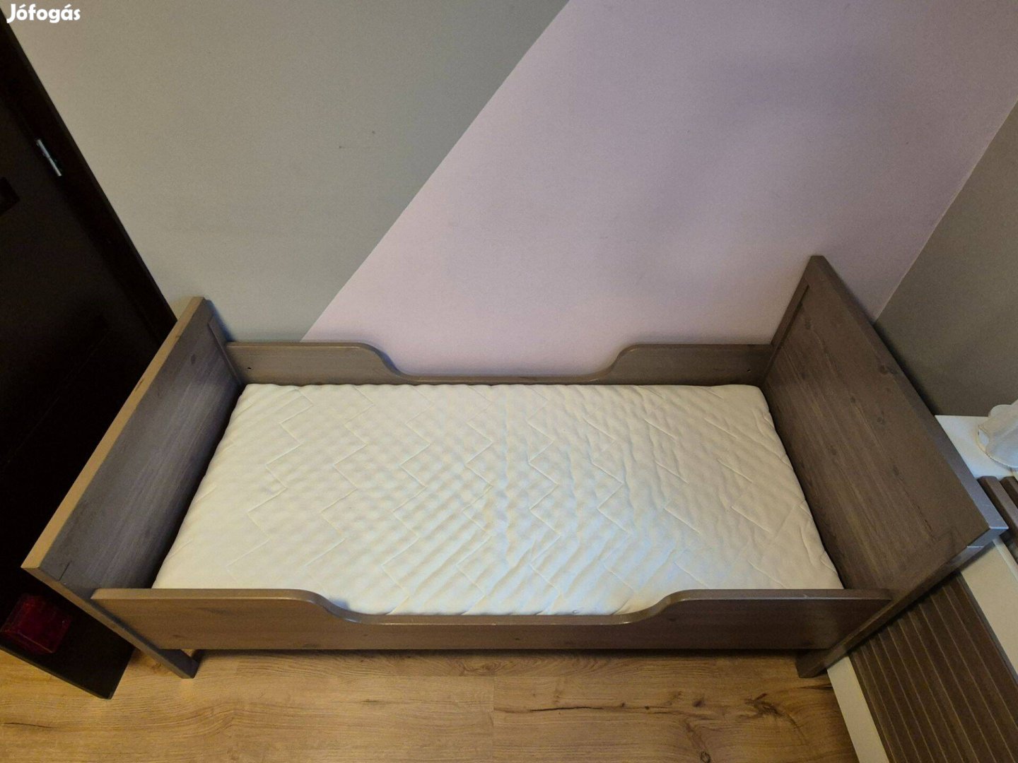 IKEA Sundvik ágy ágyráccsal, matraccal