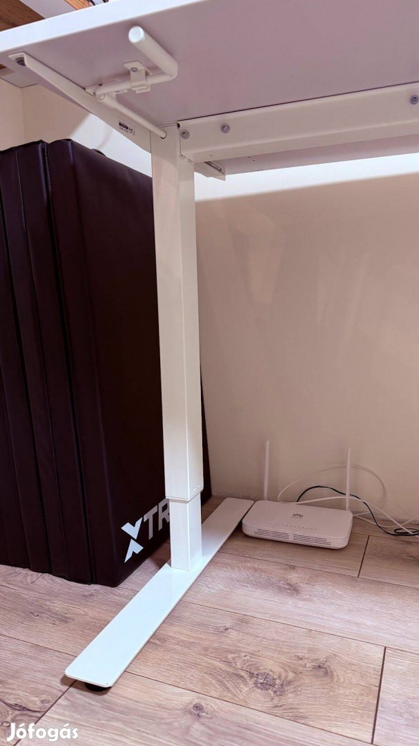 IKEA állítható magasságú asztal, hibátlan állapot