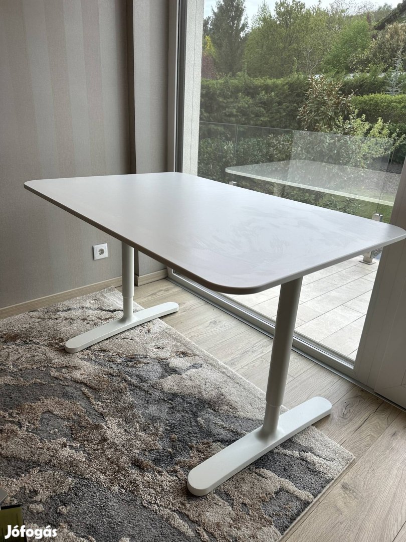 IKEA fehér íróasztal állítható magasságú