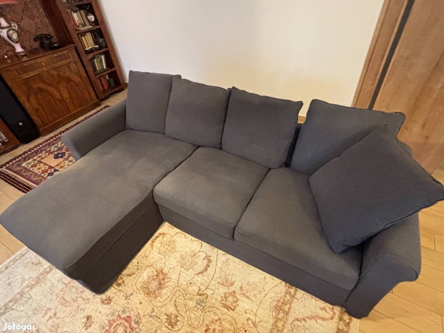 IKEA kanapé ágyneműtartóval