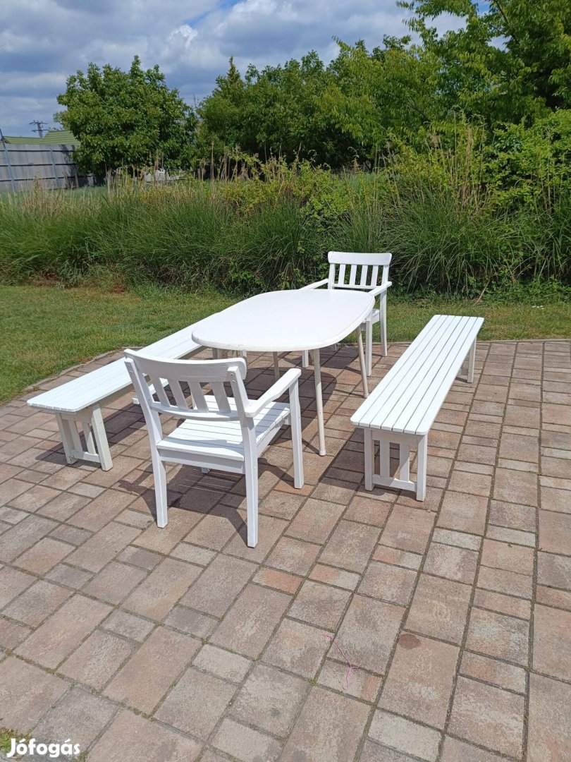 IKEA kertigarnitúra szett jó állapotban eladó .A padok és az asztal