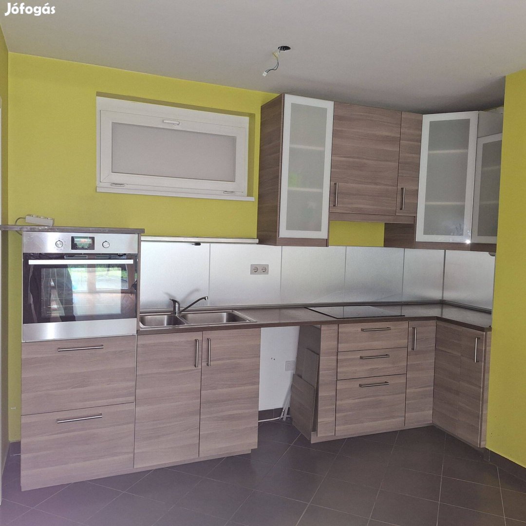 IKEA konyhaszekrény gépekkel