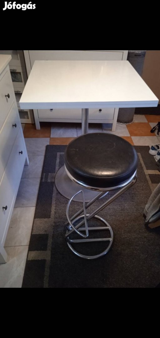 IKEA magasfényű asztal szekel 