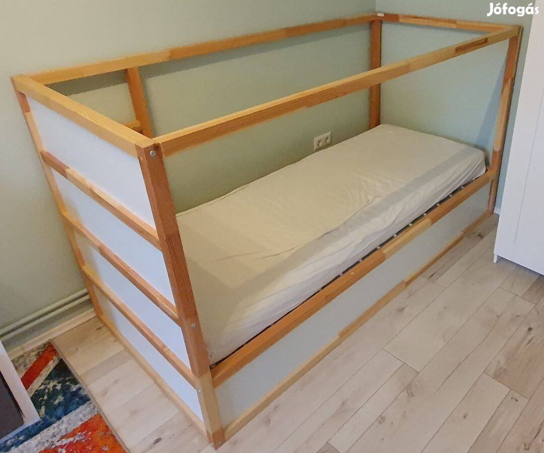IKEA-s Kura megfordítható gyerek ágy matraccal