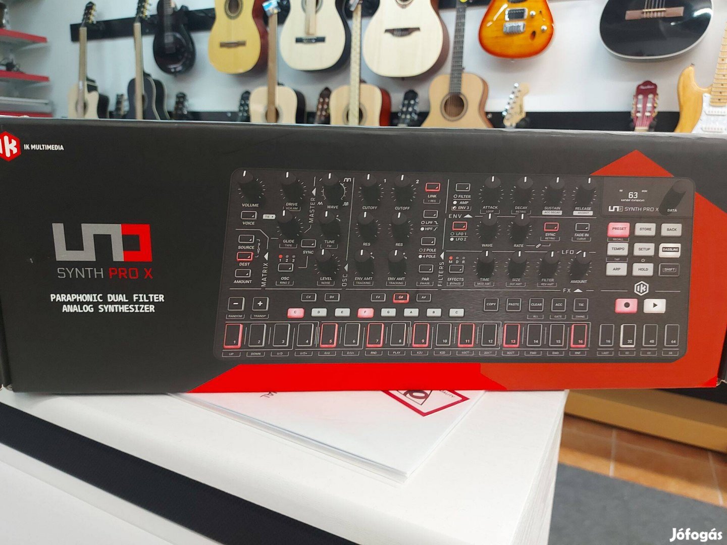 IK Multimedia Uno Synth Pro X analog szintetizátor eladó