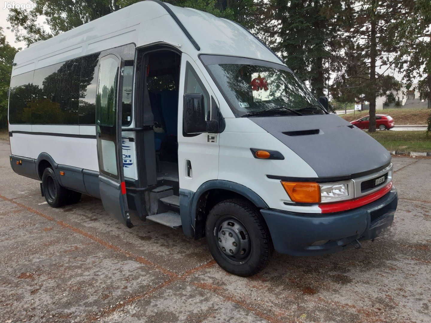 IVECO Daily 20+1 fős busz