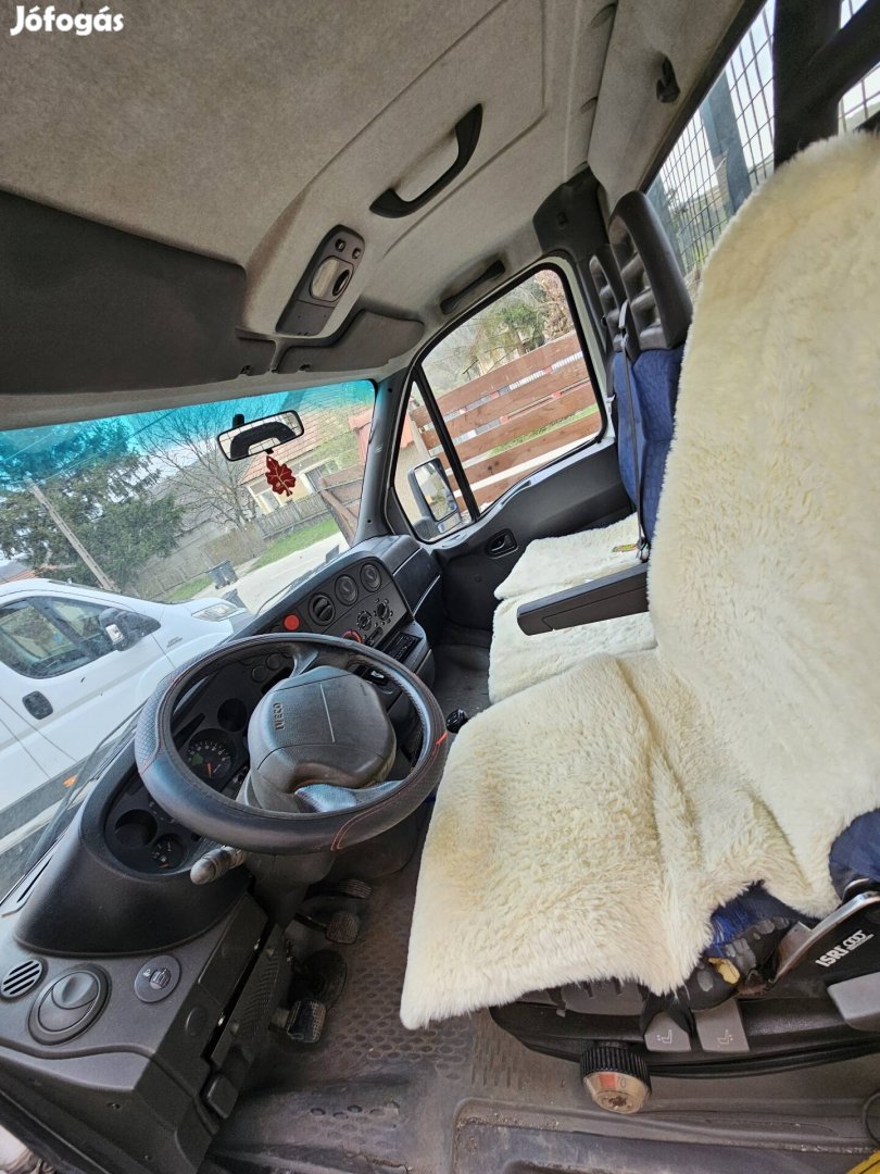 IVECO Daily 35C13 3 Oldalra Billencs