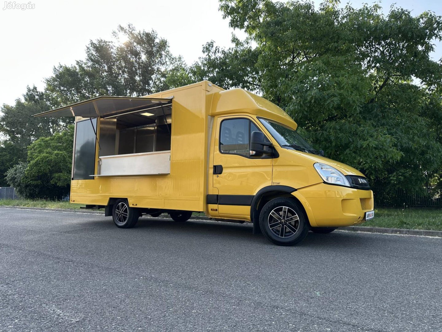 IVECO Daily Food Truck / Bérelhető Is / 220V-ró...