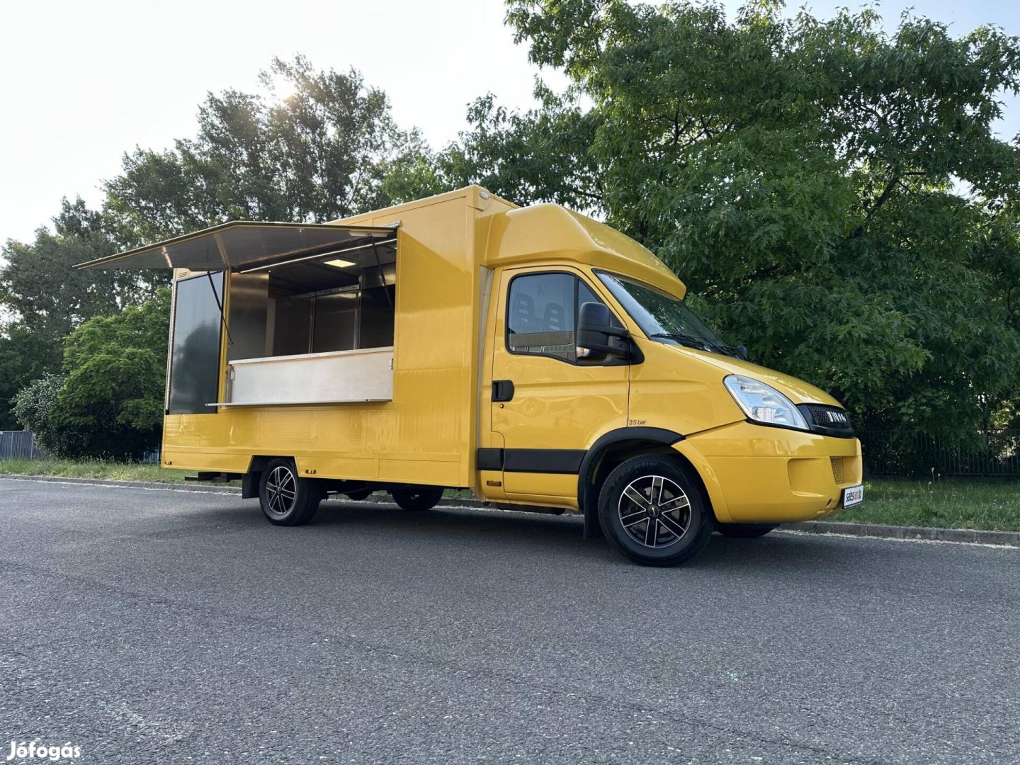 IVECO Daily Food Truck / Bérelhető Is / 220V-ró...