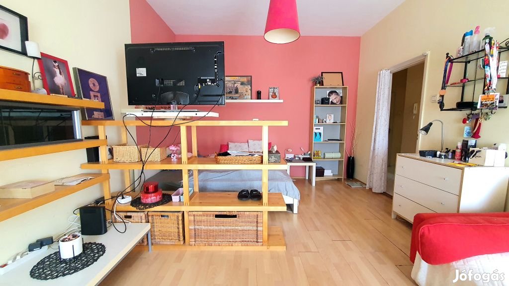 IV. Kerület, Gyertyaláng utca, 52 m2-es, 3. emeleti, társasházi lakás
