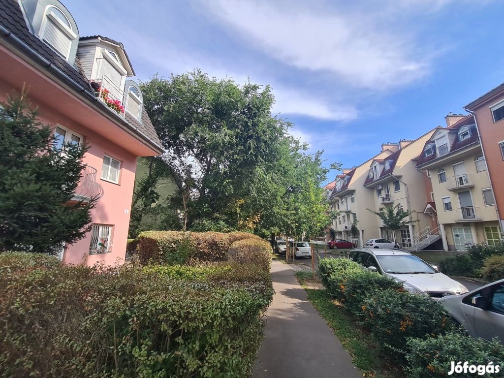 IV. Kerület, Gyertyaláng utca, 58 m2-es, 2. emeleti, társasházi lakás