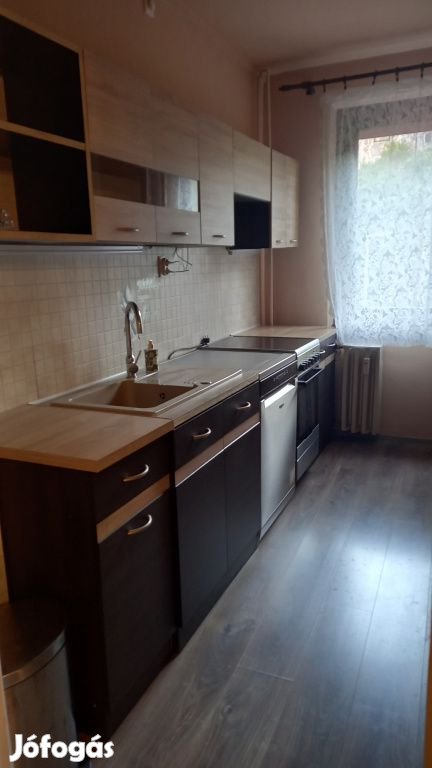 IV. Kerület, Lóverseny tér, 67 m2-es, 1. emeleti, társasházi lakás