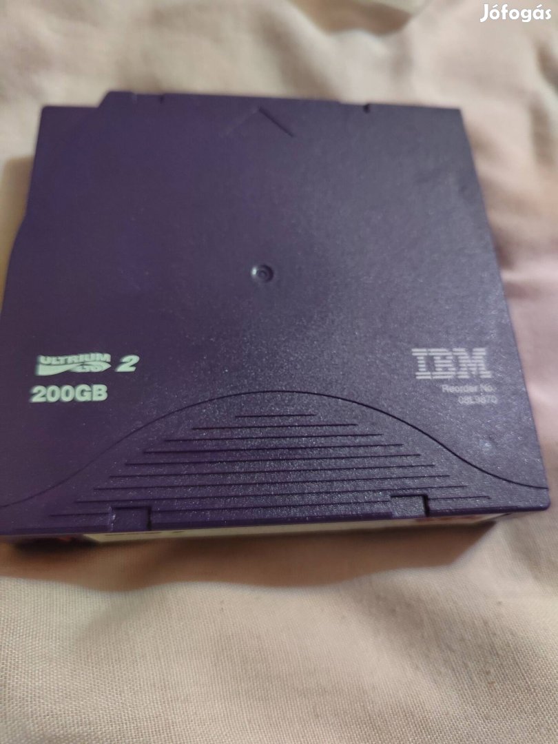 Ibm ultrium 200gbyte adattároló. 