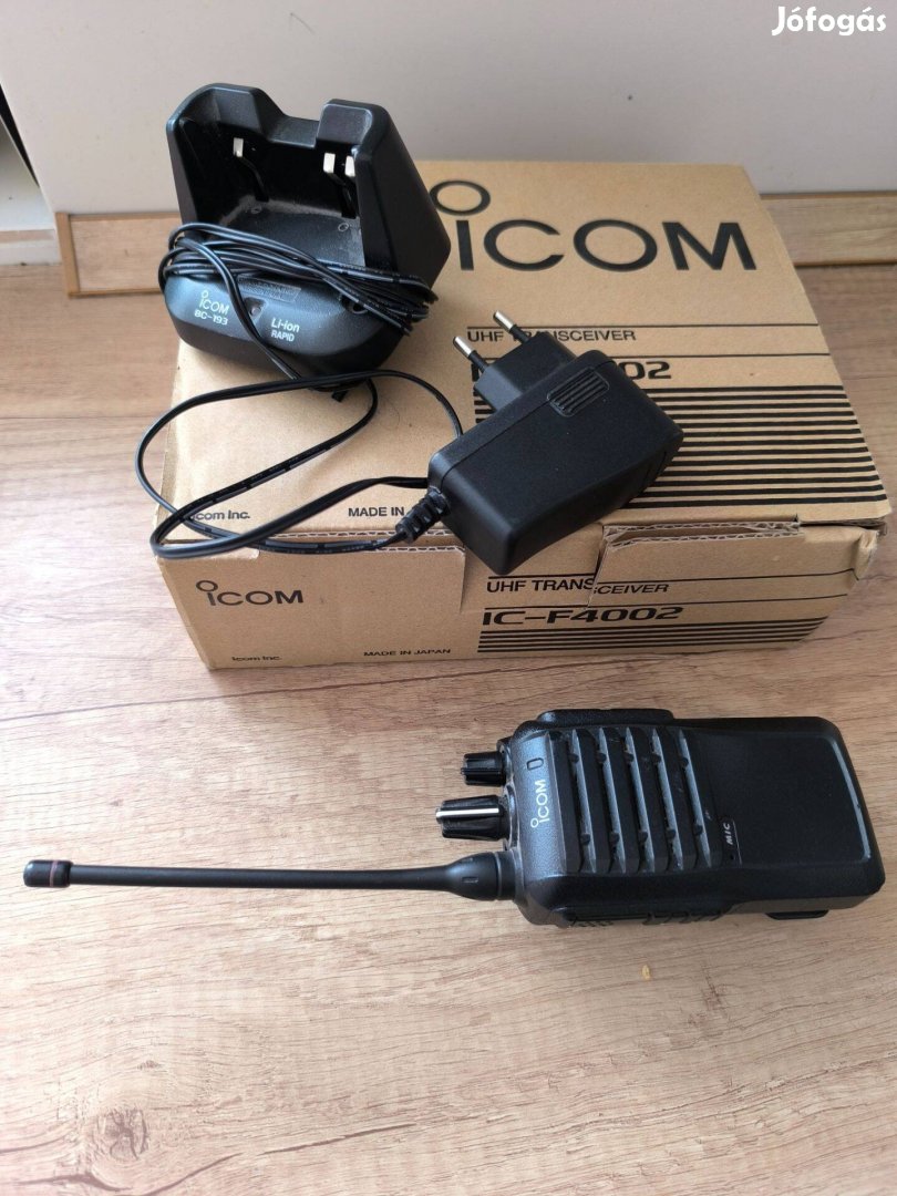 Icom rádióf4002