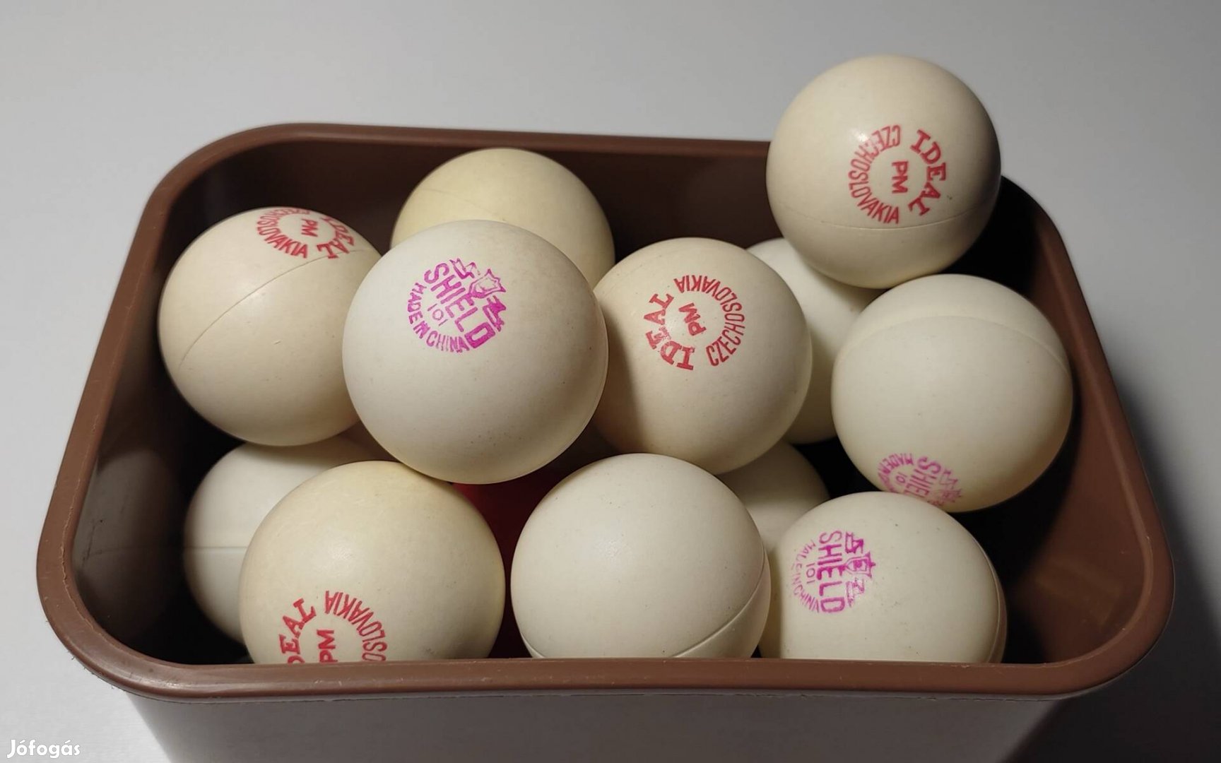 Ideal csehszlovák és Shield 101 kínai régi retro pingpong labdák