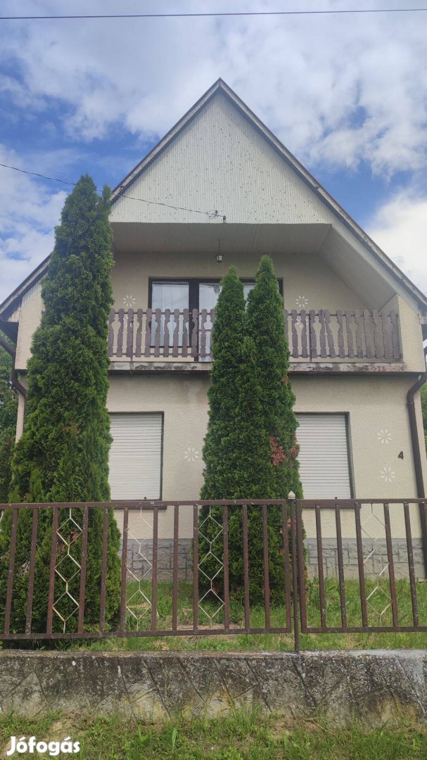 Igali nyaralóövezetben, 1980-as években épült nyaraló eladó