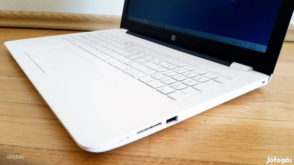 Igen elegáns fehér HP laptop 15,9" TFT 8GB RAM, SSD