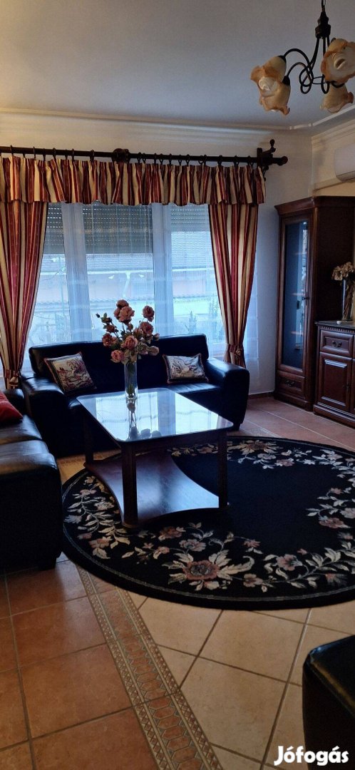 Igényes sorház kiadó , nappali 3 hálószobával