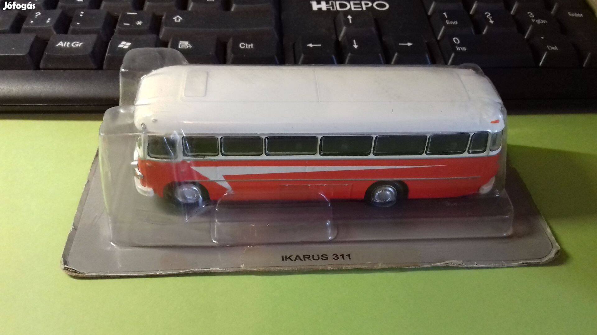 Ikarus 311 modell eladó 1:72-as méretben