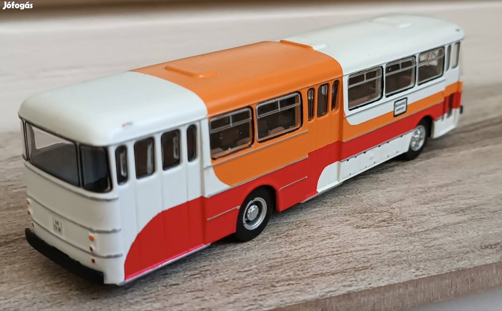 Ikarus 556 Malév busz modell 1:72