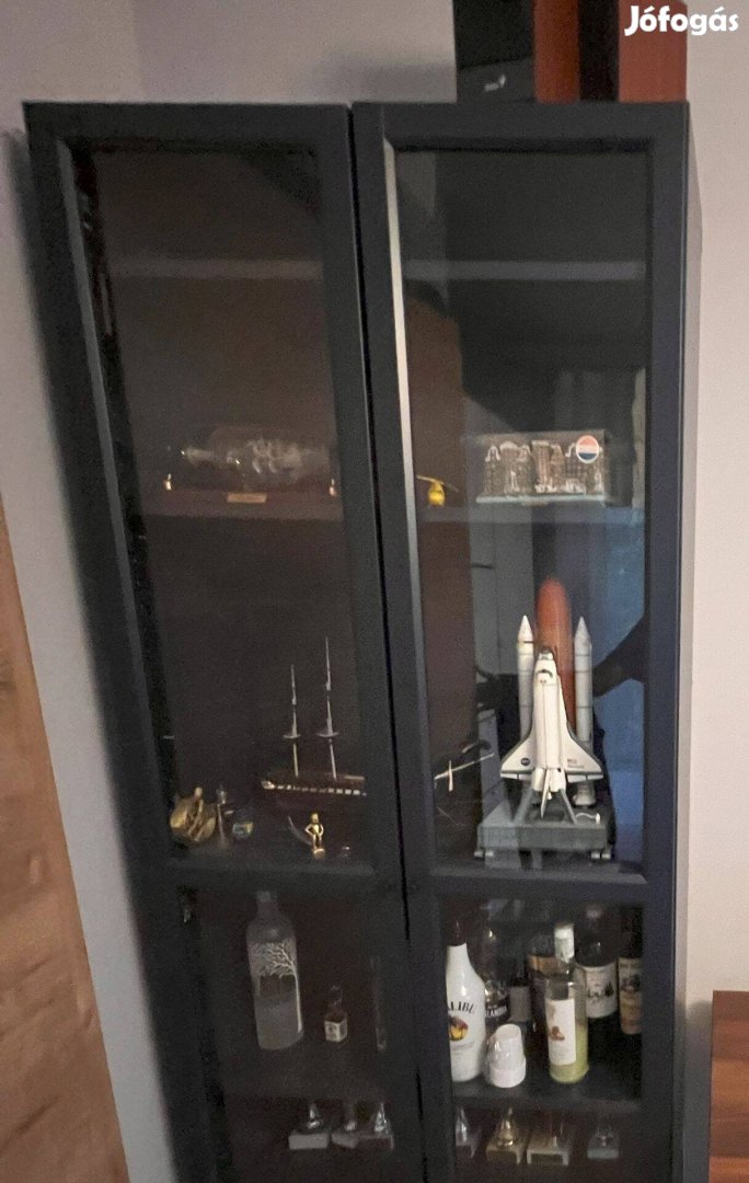 Ikea Billy Könyvespolc üvegajtókkal (Vitrin/Szekrény)