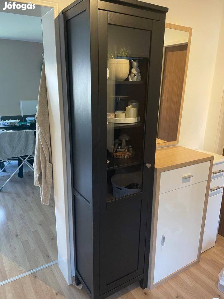 Ikea Hemnes üvegajtós szekrény könyvespolc
