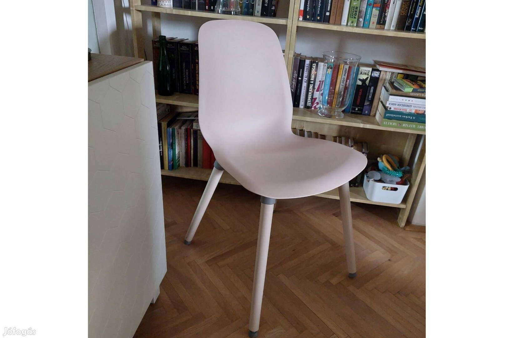 Ikea Leifarne rózsaszín műanyag szék nyírfa lábakkal