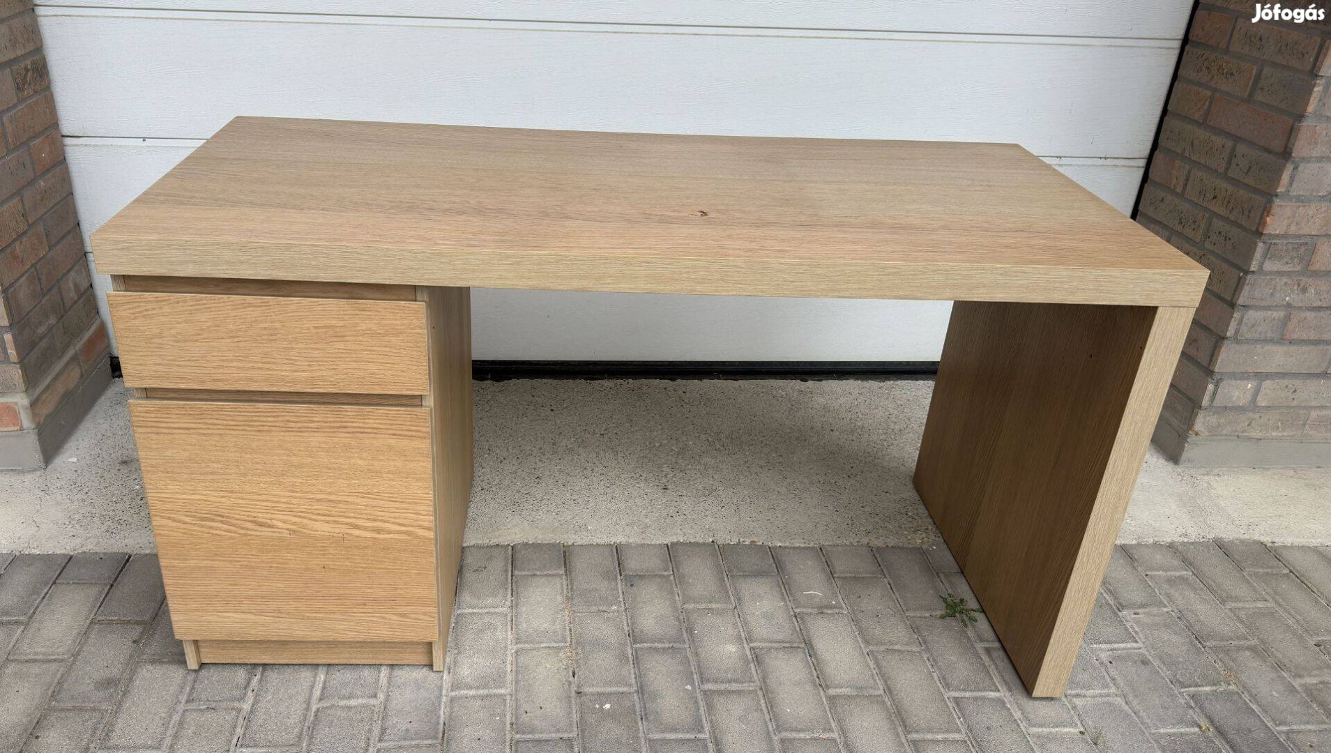 Ikea Malm íróasztal gurulós székkel eladó