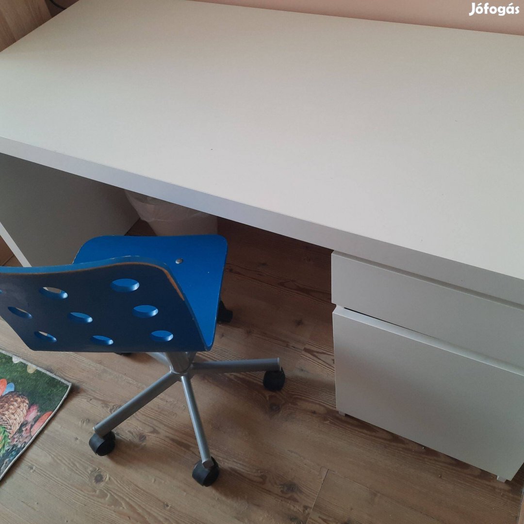Ikea Malm íróasztal székkel
