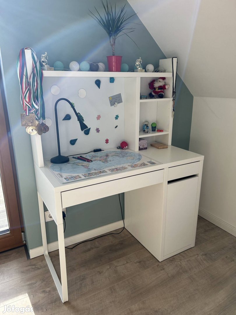 Ikea Micke iroasztal