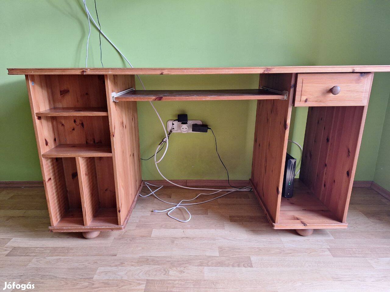Ikea Narvik / Leksvik fenyő íróasztal