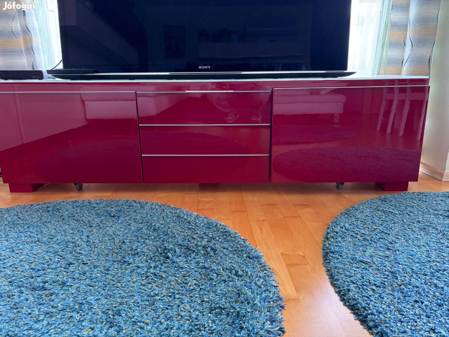 Ikea TV-állvány bordó magasfényű