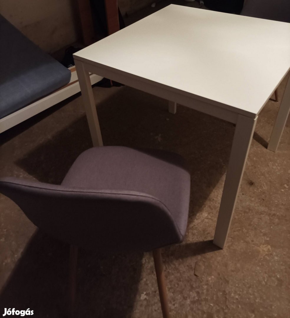 Ikea asztal 2db székkel 