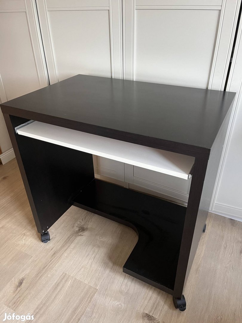 Ikea asztal billentyűzet tartóval