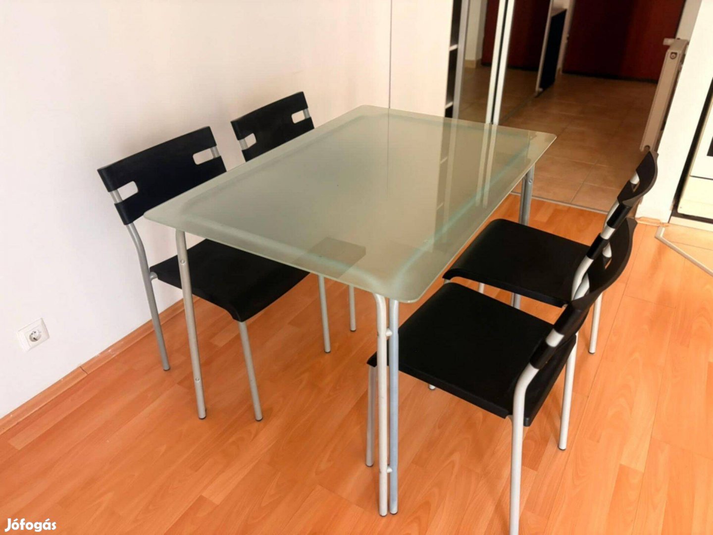 Ikea étkezőasztal 4 db székkel