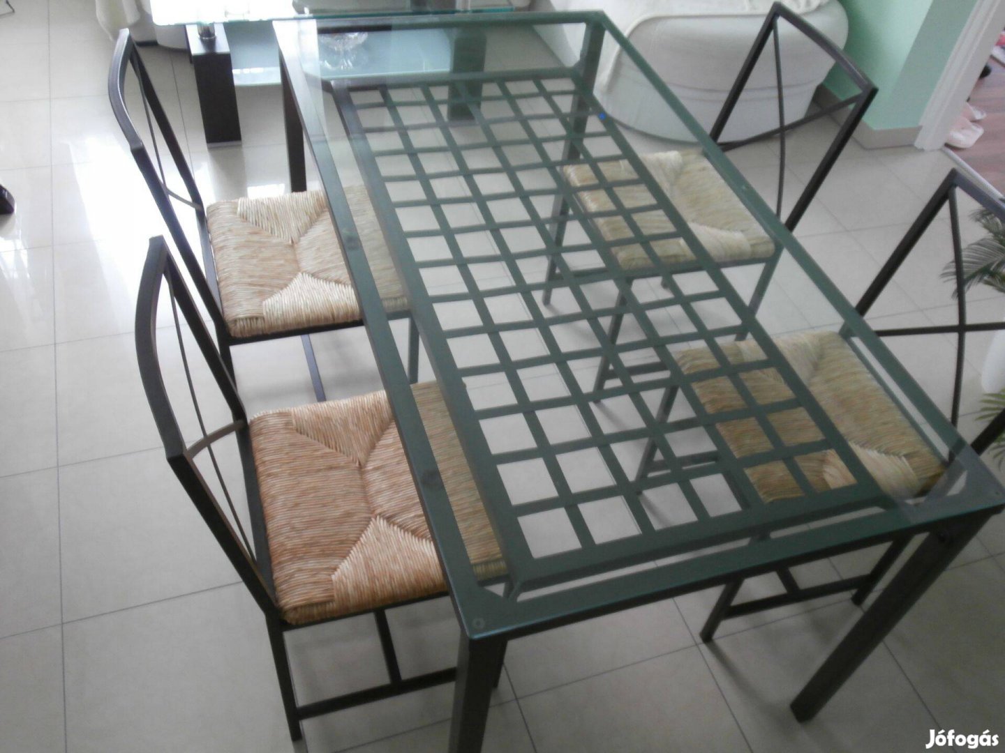 Ikea étkezőasztal fém vázzal, 4 székkel