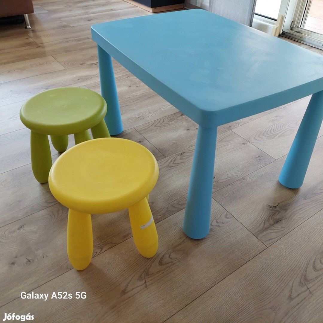 Ikea kisasztal székekkel