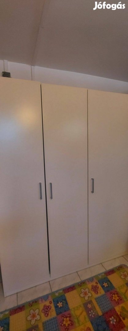 Ikea ruhas szekreny