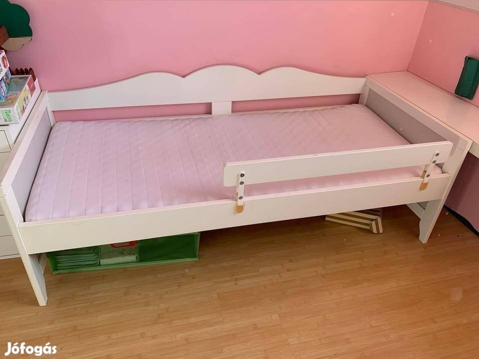 Ikea-s gyerekágy leesésgátlóval, ágyráccsal, matraccal