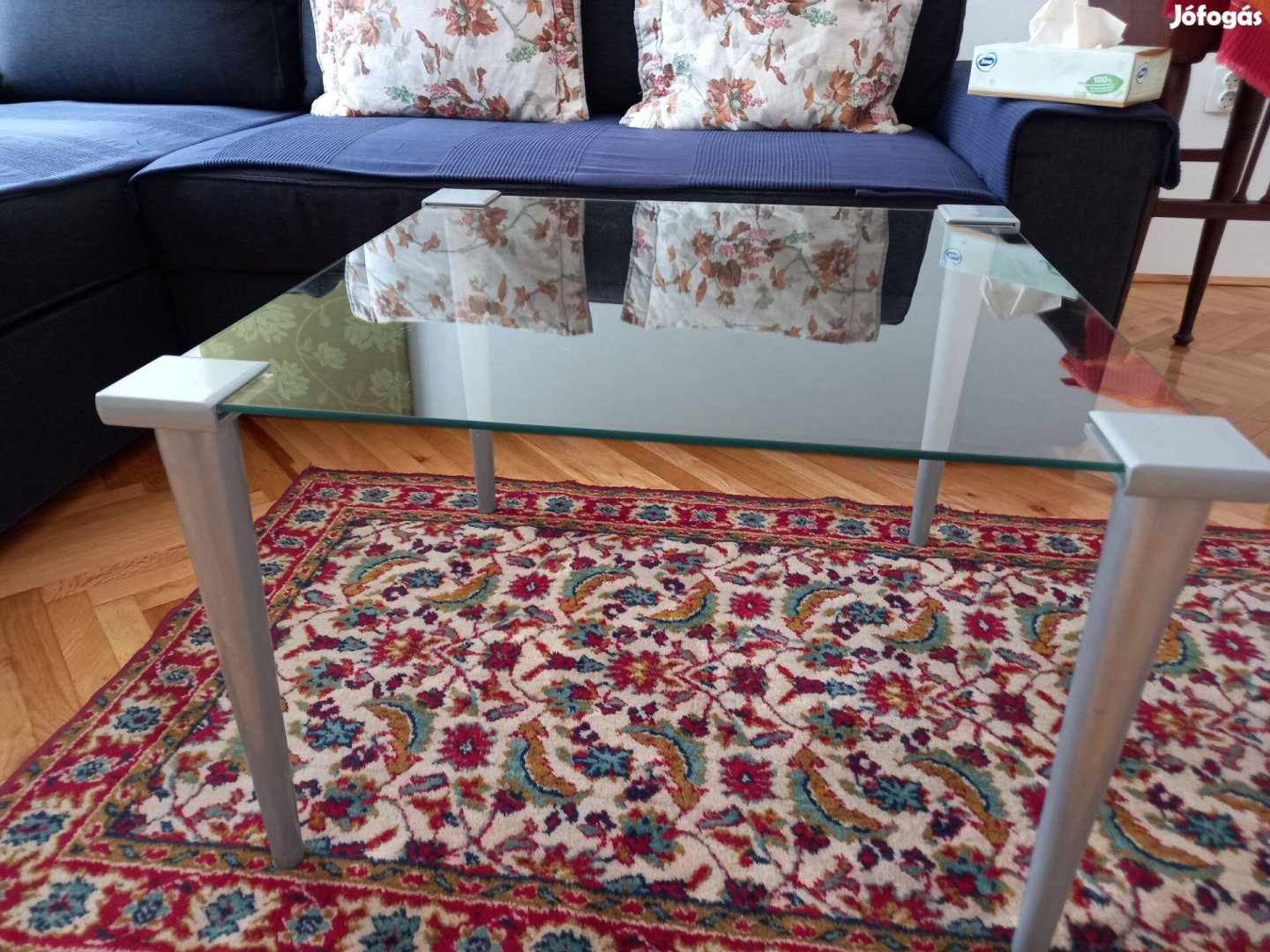 Ikea üveg asztal eladó 70x70 cm , 46 cm magas, Margit